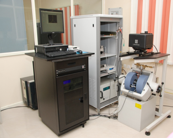 Vibrating sample magnetometer